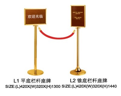 Cột ngăn dây nhung có biển báo L1-2
